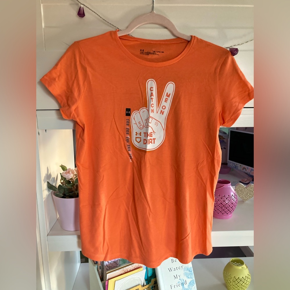 NWT Girls’ Under Armour + Love Peace & Lip Gloss 3-item Bundle of Tees - Picture 4 of 15